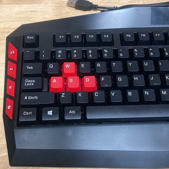 CyberpowerPC Multimedia Gaming Keyboard - Picture 2 of 10